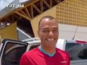 [Vídeo] Cafu viaja do Catar, na Ásia, até  o Sertão de Alagoas para doar chuteiras e bolas