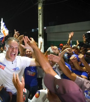 Mais de 5 mil pessoas fazem festa para receber Renan Filho em Olho d’Água das Flores