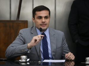 Alexandre Ayres defende construção de nova maternidade após incêndio na Santa Mônica