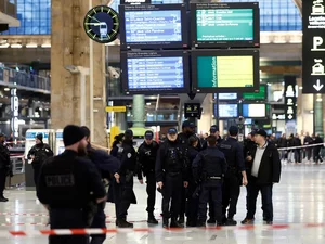 Homem com faca deixa seis pessoas feridas em estação de trem de Paris