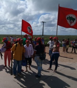 Trabalhadores rurais fecham rodovias em Teotônio Vilela, Branquinha e Coruripe