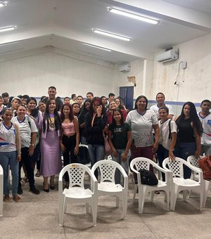 Agosto Lilás: delegada faz palestra para escola sobre Lei Maria da Penha