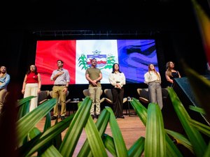 Paulo Dantas celebra avanços na educação e entrega kits de alfabetização para municípios