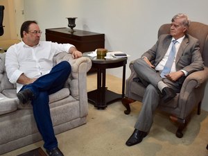 Prefeito Luciano Barbosa tem encontro com o governador interino Klever Loureiro