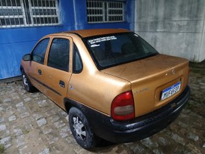 Polícia Militar recupera carro roubado após acidente no centro de Messias