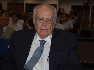 Carlos Lyra, dono da Fábrica da Pedra e Rádios Delmiro, morre aos 92 anos