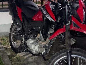 Casal tenta sair sem pagar tapioca na orla e acaba preso com moto roubada em Maceió