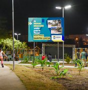 Prefeito Rui Palmeira entrega nova praça no bairro Santa Lúcia