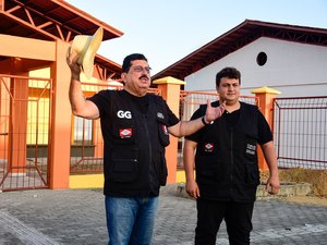 Prefeito Gilberto Gonçalves e secretário Carlos Gonçalves acompanham construção de nova escola em Rio Largo