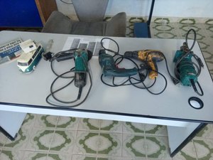 Dupla é presa por furtar maquinários de fábrica de móveis em Arapiraca