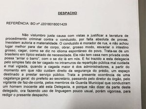 Despacho de delegado sobre morador de rua viraliza: 'Não tem onde 'arriar o barro''