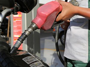 Petrobras anuncia alta de 1,68% na gasolina nas refinarias
