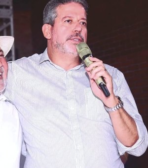 Em São Sebastião, Arthur Lira entrega veículos e inaugura obras com o prefeito Zé Pacheco
