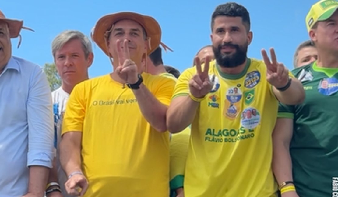 Flávio Bolsonaro declara apoio direto ao Deputado Fabio Costa durante passagem por Alagoas