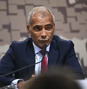 Romário anuncia que vai se licenciar do Senado