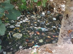Água bombeada pela prefeitura para o Riacho Gulandim está contaminada