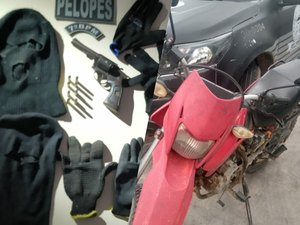 PM prende suspeito e apreende arma, munição e moto na cidade de Olivença