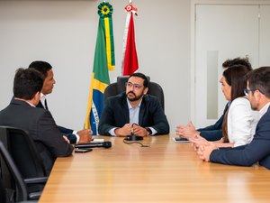 Governo articula instalação de indústria de espumas e colchões em Alagoas