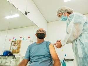 Arapiraca vacina contra a Covid-19 população com 55 e 56 anos