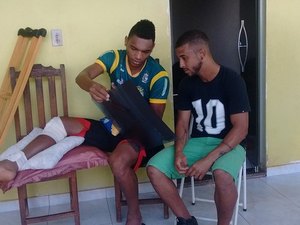 'Peço perdão', diz lateral-esquerdo que fraturou perna de zagueiro no Tocantins