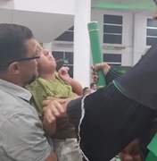 Mãe se forma em Fisioterapia para entender melhor condição do filho com AME