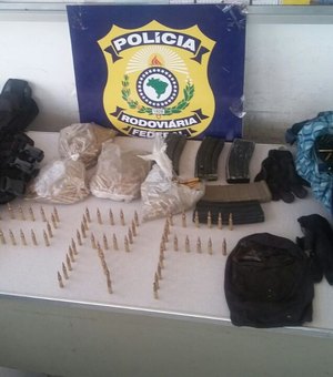 Em Alagoas, PRF prende homem com mais de mil munições de fuzil em ônibus 