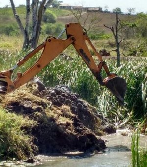 Fazendeiro é multado por obstruir nascente de rio