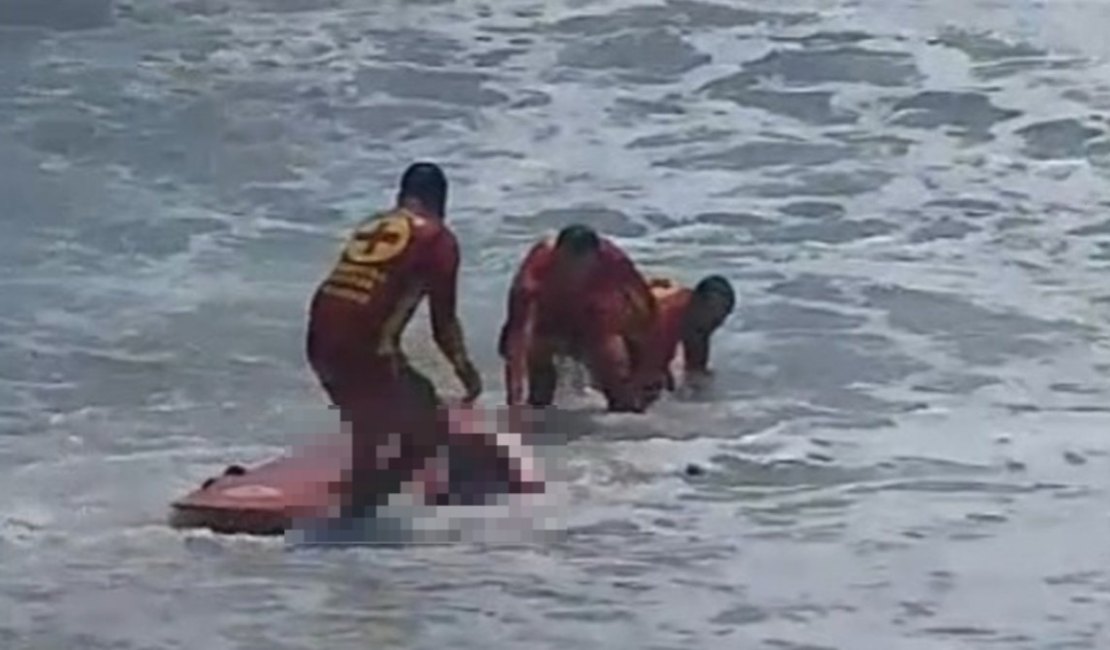 Jovens de 12 e 14 anos morrem afogados na praia de Jatiúca, em Maceió