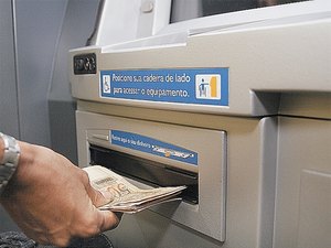 Em meio a crise, arapiraquenses utilizam recursos da poupança para pagar dívidas