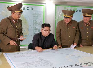 Líder norte-coreano diz que mantém 'botão nuclear' na mesa, mas oferece diálogo