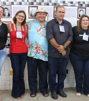 Escola estadual homenageia artistas arapiraquenses em feira