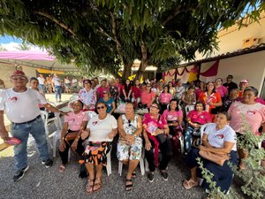 Tereza Nelma reúne população idosa para construir propostas por mais qualidade de vida