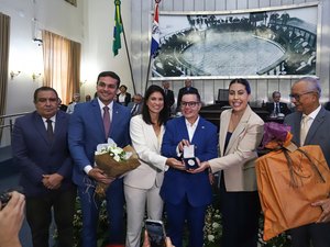 Procuradora-geral, Samya Suruagy, recebe Comenda de Mérito Legislativo Tavares Bastos