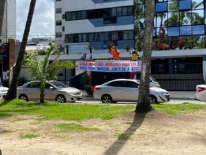 [Vídeo] Manifestantes fazem carreata contra a privatização dos Correios