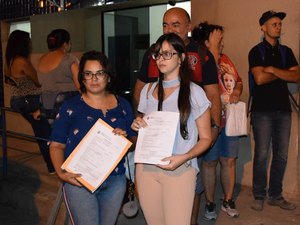 Moradores de edifício no Pinheiro registram queixa contra Defesa Civil de Maceió