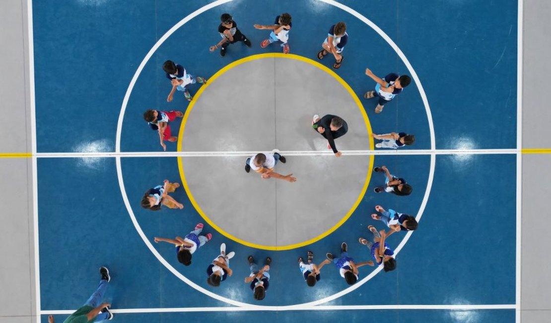 Prefeito Luciano Barbosa inaugura quadra poliesportiva do Residencial Agreste