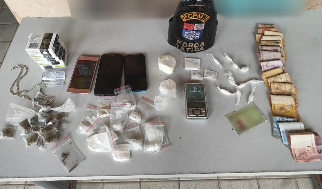 Polícia Militar flagra dupla com drogas em Riacho Doce