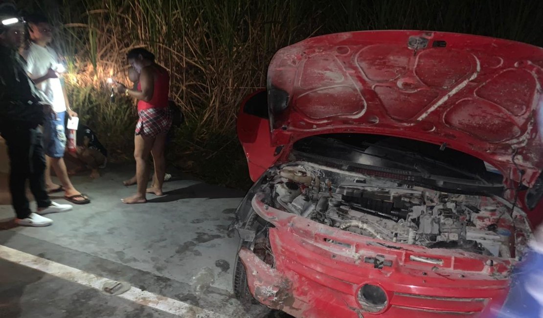 Mulher perde controle de carro e capota várias vezes com veículo em Japaratinga