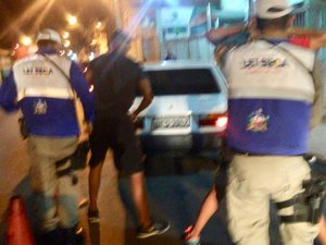 Operação Lei Seca flagra 10 inabilitados e recolhe nove CNHs em Maceió