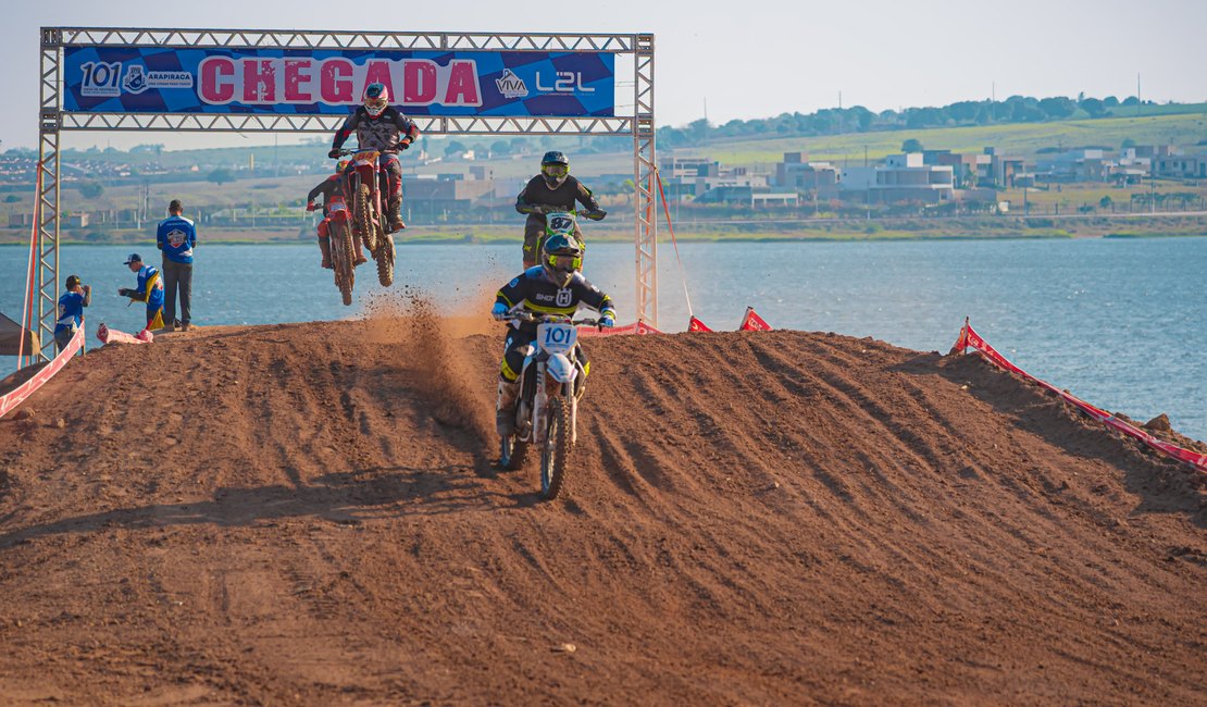 Luciano anuncia recurso federal para arena fixa do Viva Motocross no encerramento do evento em Arapiraca
