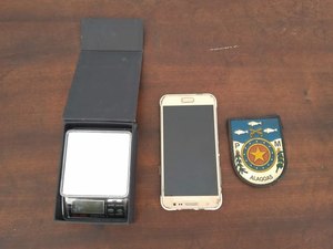 Polícia recupera celular roubado e encontra outros objetos com suspeito