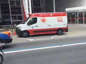 Mulher atravessa fora da faixa e é atropelada na Avenida Fernandes Lima