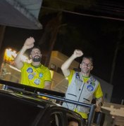 Leonardo Dias e Fábio Costa percorrem Palmeira dos Índios em grande carreata da Direita
