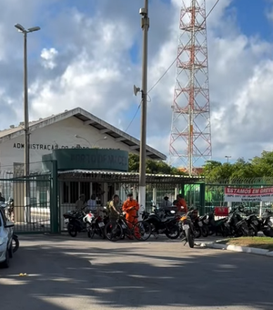 Trabalhadores do Porto de Maceió fazem protesto e bloqueiam entrada no Jaraguá