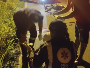 [Vídeo] Motociclista perde controle de veículo por causa de animal na rodovia