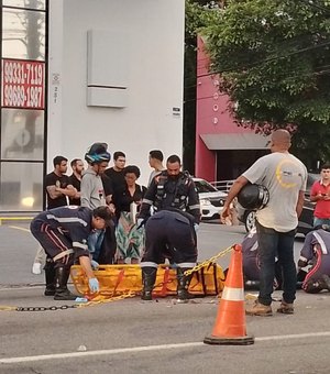 Motociclista tem fratura na perna após colisão na Av. Tomás Espíndola, em Maceió