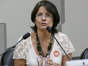 Criadora de caderneta de saúde vetada rebate Bolsonaro
