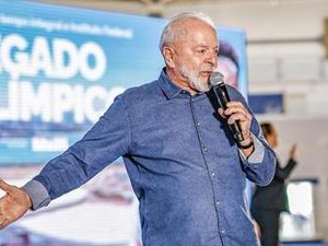 Lula diz que salário de professor 'não é alto' e situação é 'ruim', mas não promete aumento