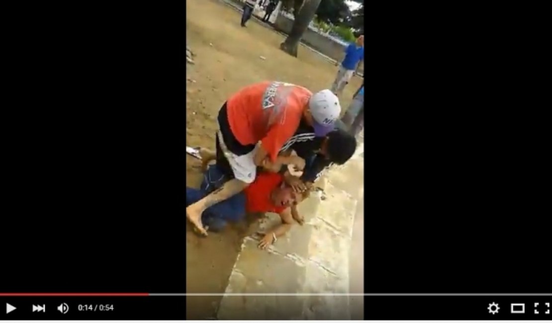 [Vídeo] Por suspeita de roubo jovem apanha em Arapiraca