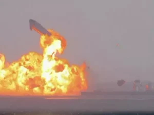 Protótipo da SpaceX para Marte pousa pela primeira vez, mas explode pouco depois